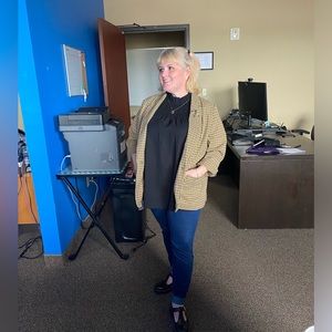 Meet your Posher, Elizabeth